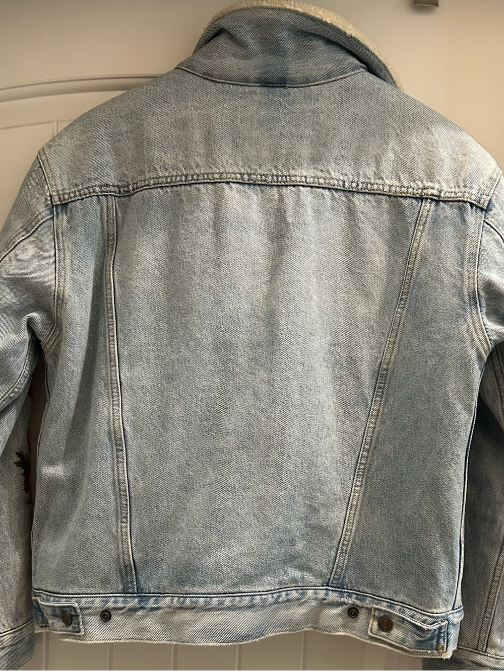 Levi's Light Blue Denim Sherpa Jacket with Red Rose Embroidery - Picture 10 of 10